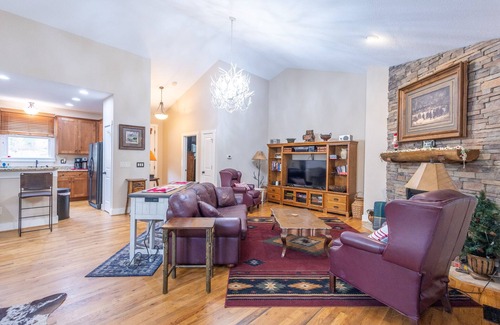 Bear Lake Reserve Cottage | Relaxing Retreat at 122 Millstone Lane, Bear Lake Reserve