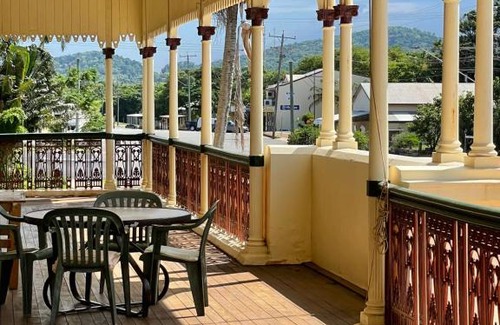 Cooktown Apartment | Discover 122 on Charlotte: A Prime Stay Experience