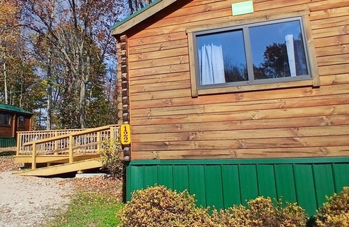 Logan Cabin | Cozy Xantus Log Cabin Near Hocking Hills with Great Amenities