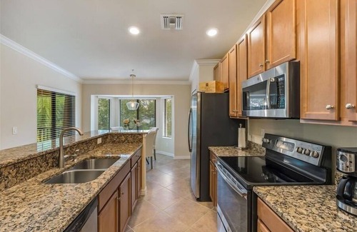 Cypress Lake Condo | Inviting Fort Myers Home with Ocean View and Pool