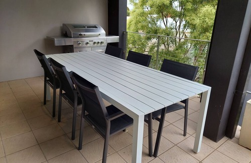 East Tamworth House | Family-Friendly 123 Fitzroy Townhouse with Scenic Views