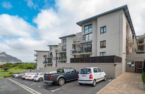 Hout Bay Apartment | Cozy 2-Bedroom Apartment for Families and Friends