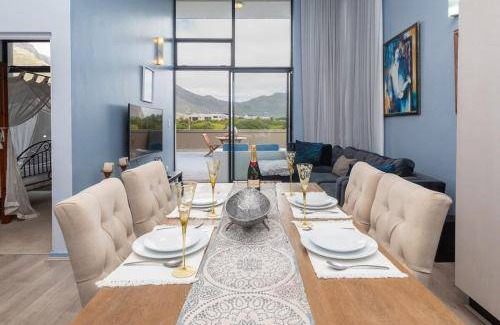 Hout Bay Apartment | Cozy 2-Bedroom Apartment for Families and Friends