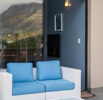 Hout Bay Apartment | Cozy 2-Bedroom Apartment for Families and Friends