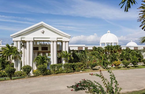 Lucea Resort | Spacious Oceanfront Resort with Pool & Spa for 127 Guests