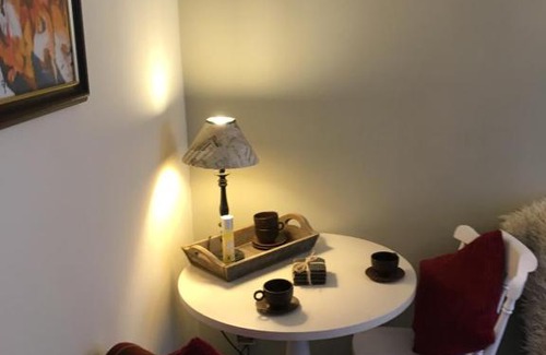 Tillicoultry Apartment | Pet-Friendly 123v Tillicoultry Holiday Let with Breakfast
