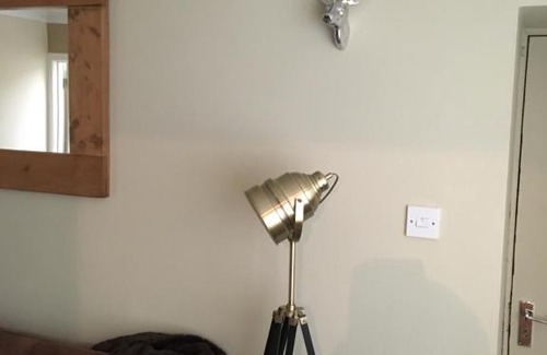 Tillicoultry Apartment | Pet-Friendly 123v Tillicoultry Holiday Let with Breakfast
