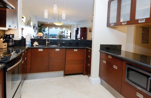 Rock Harbor Condo | Stylish 124 Mariners Club Key Largo with Oceanfront Pool