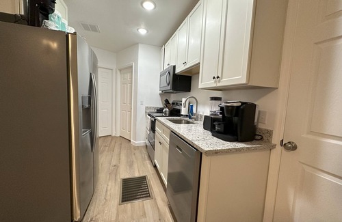 Tallahassee Apartment | Stylish 5BR Duplex Near FSU with Pet-Friendly Perks