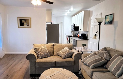 Tallahassee Apartment | Stylish 5BR Duplex Near FSU with Pet-Friendly Perks
