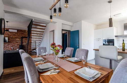 Zadar Villa | Spacious 3-Bedroom Villa with Kitchen for Up to 8 Guests