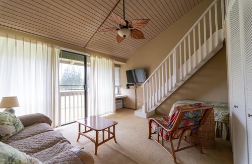 Kahuku Apartment | Cozy 126 West Condo with Pool & Breakfast Included