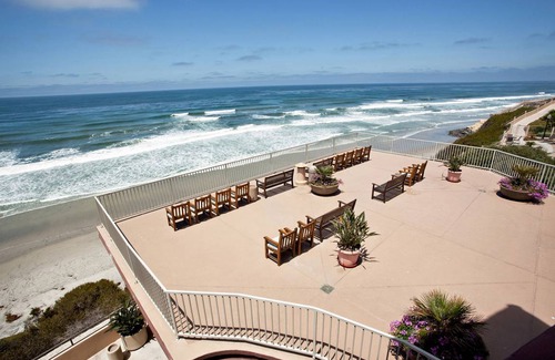 Solana Beach Apartment | Spacious Oceanfront 2-Bedroom Apartment for 5 Guests
