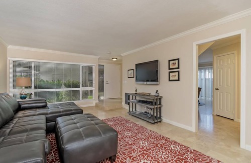 Solana Beach Apartment | Spacious Oceanfront 2-Bedroom Apartment for 5 Guests