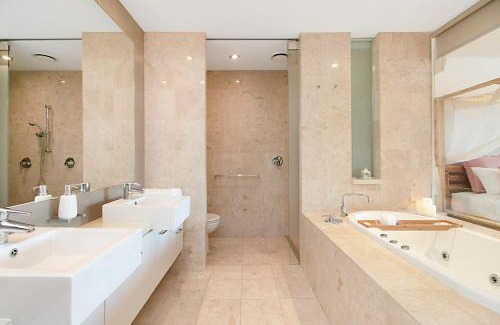 Casuarina Apartment | Stylish 4-Star Resort Apartment with Ocean View & Pool
