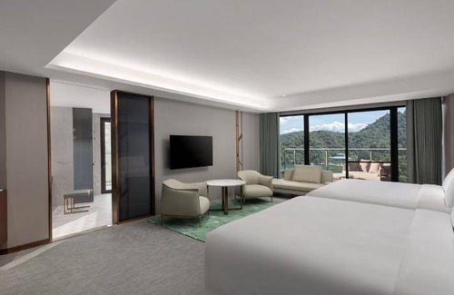 Yuchi Hotel | Elegant 129 m² Hotel for 4 with Pool & Spa Experience