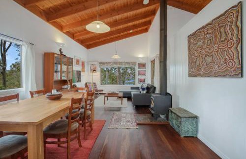 Bermagui House | Discover 129 Murrah: Family-Friendly with Breakfast Included