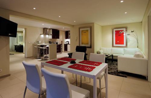 Cape Town City Centre Apartment | Elegant 129 on Kloof Nek Apartments with Ocean Views