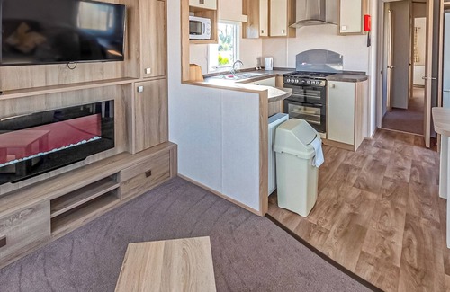 Wigton House | Cozy Caravan Retreat with Oceanfront Views and Family Amenities
