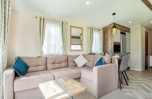 Bridport House | Cozy Oceanfront Caravan with Modern Amenities and Views