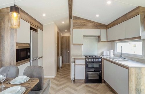 Bridport House | Cozy Oceanfront Caravan with Modern Amenities and Views