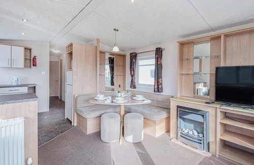 Rhyl House | Quality Caravan with Ocean View and Pool Access for Families