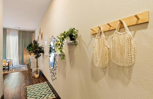 North Burnet Apartment | 12min Downtown, 6min Domain with Pool and Free Parking