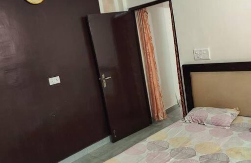 Greater Noida Apartment | City View 2BHK with Convenient Parking and Breakfast