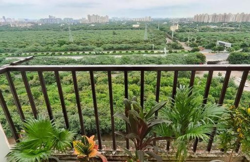 Greater Noida Apartment | City View 2BHK with Convenient Parking and Breakfast