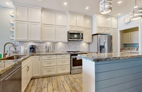 South Padre Island House | 12th-floor penthouse beach perch with pools, tennis & gym