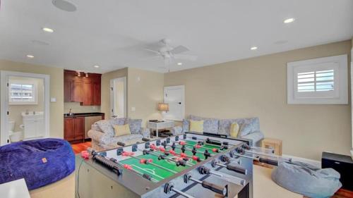 Isle of Palms House | 13 57th Avenue by AvantStay Rooftop Decks Pool