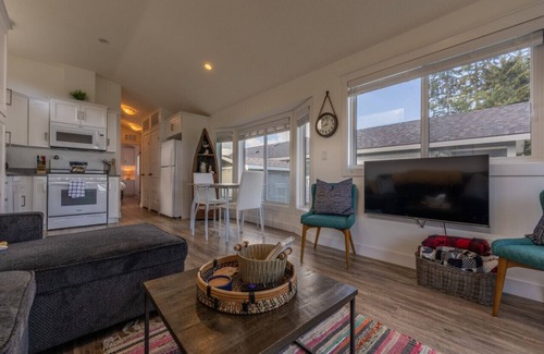 Regional District of Mount Waddington Apartment | Oceanfront Bothan Mara Cottage: Guest Rated 10/10