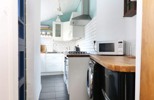 Lostwithiel Cottage | Pet-Friendly Haven at 13 Castle Hill with Breakfast Included