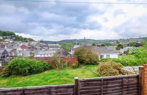 Lostwithiel Cottage | Pet-Friendly Haven at 13 Castle Hill with Breakfast Included