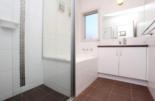 Hayborough Apartment | Pet-Friendly Getaway at 13 Elliot Ave - BYO Linen Welcome