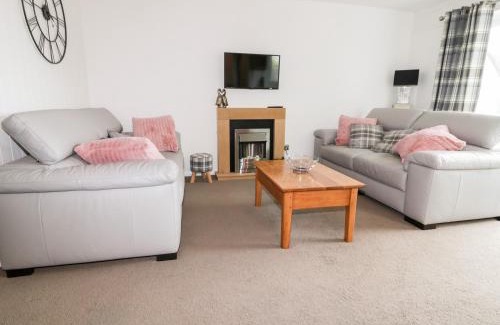 Saint Ann's Chapel House | Pet-Friendly Retreat at 13 Manorcombe Bungalows, Rated 9.4