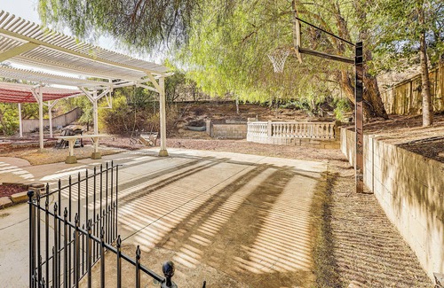 Corona House | 13 Mi to Dtwn Riverside: SoCal Family Home!