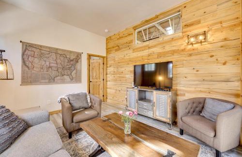 Colorado Springs Apartment | Picturesque Colorado Springs Retreat - Family Friendly Stay!