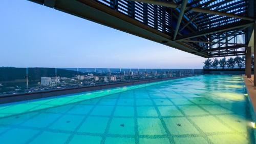 Sungai Penchala Apartment | 13 Mossaz skypool 5mins to 1U and Ikea atEmpire City by Light House