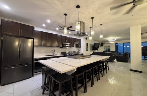 Jaco House | All-Inclusive Beachfront Retreat with Butler Service & Gym