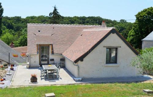 La Membrolle-sur-Choisille House | Inviting 13 Rue du Perré with Family-Friendly Amenities