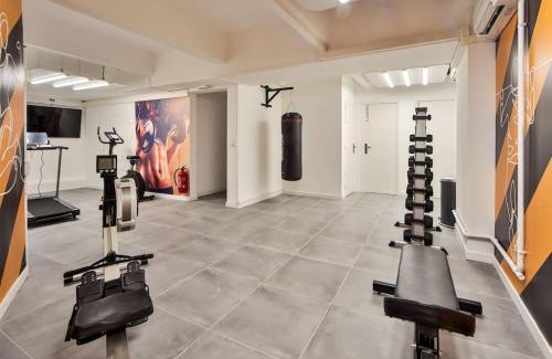 Charenton-le-Pont Apartment | Studio Charenton: Fitness & Cinema with Great Reviews