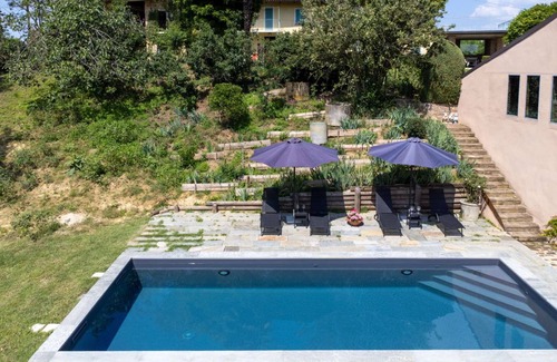 Vanara Other | Spacious 3-Bedroom House with Pool and Mountain Views