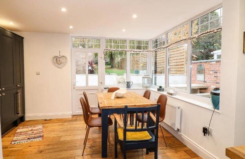 Melton Mowbray House | Spacious 3-Bedroom House with Kitchen and Pet-Friendly Perks
