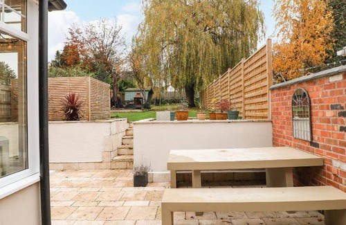 Melton Mowbray House | Spacious 3-Bedroom House with Kitchen and Pet-Friendly Perks