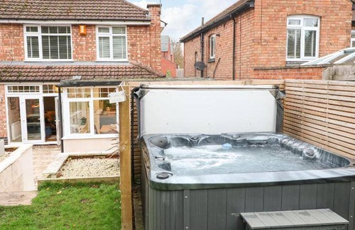 Melton Mowbray House | Spacious 3-Bedroom House with Kitchen and Pet-Friendly Perks