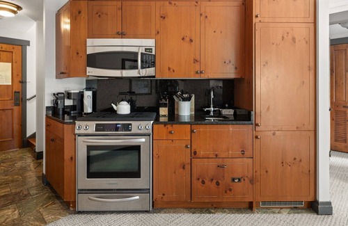 Stowe Area Cabin | Experience Ski-In, Ski-Out Bliss at The Lodge At Spruce Peak