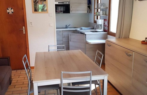 Gujan-Mestras Ski Chalet | Exceptional 131 Maisonnette with Pool in Village Khélus