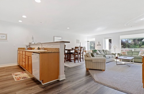 Westport Condo | Tranquil Park View Condo Just Steps from the Ocean