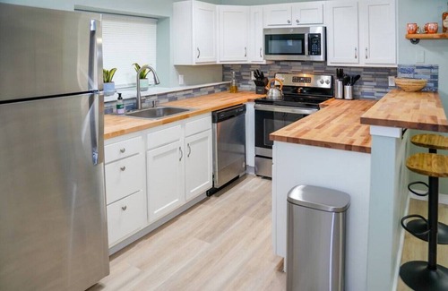 Lawrence House | Cozy Studio at 1316 Iowa St: Guest Rated 10/10 for Comfort